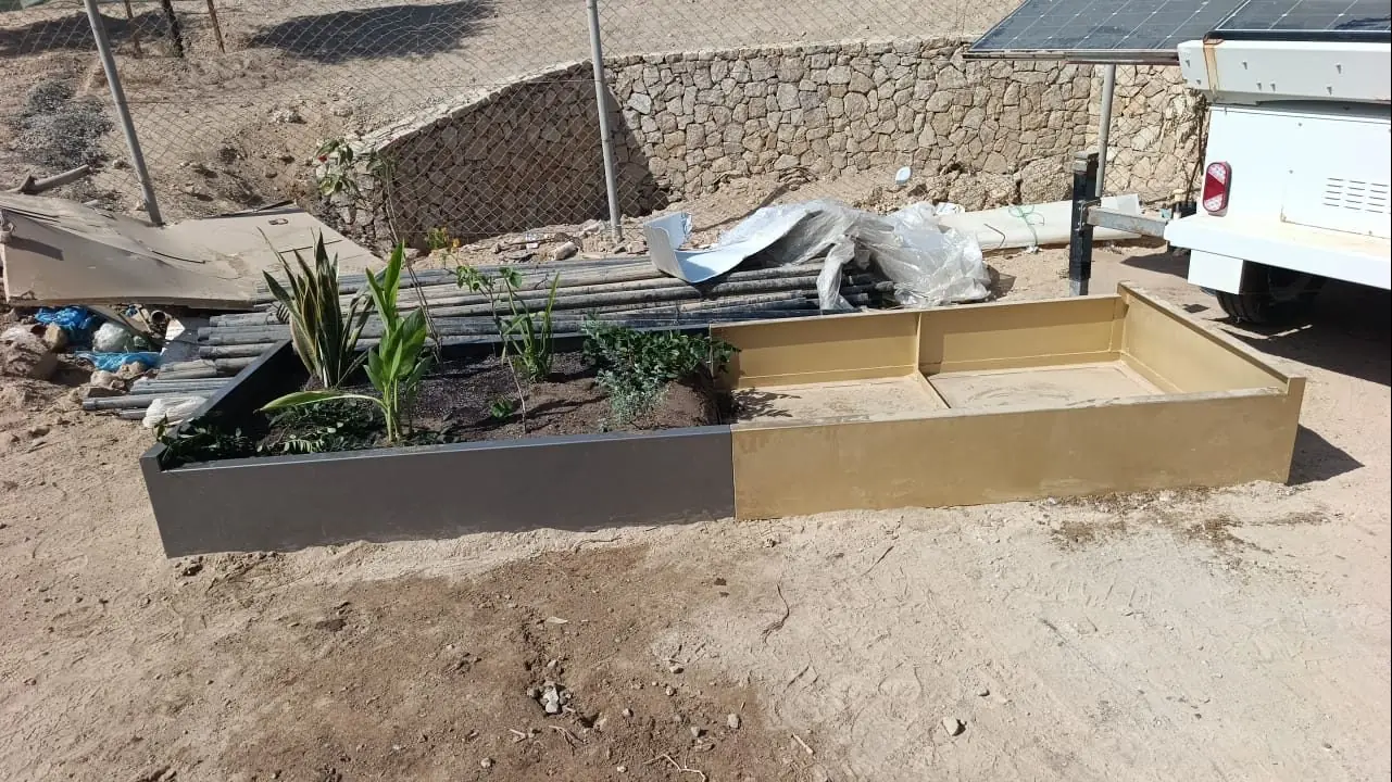 Planters — Aluminum Works (1 of 2)