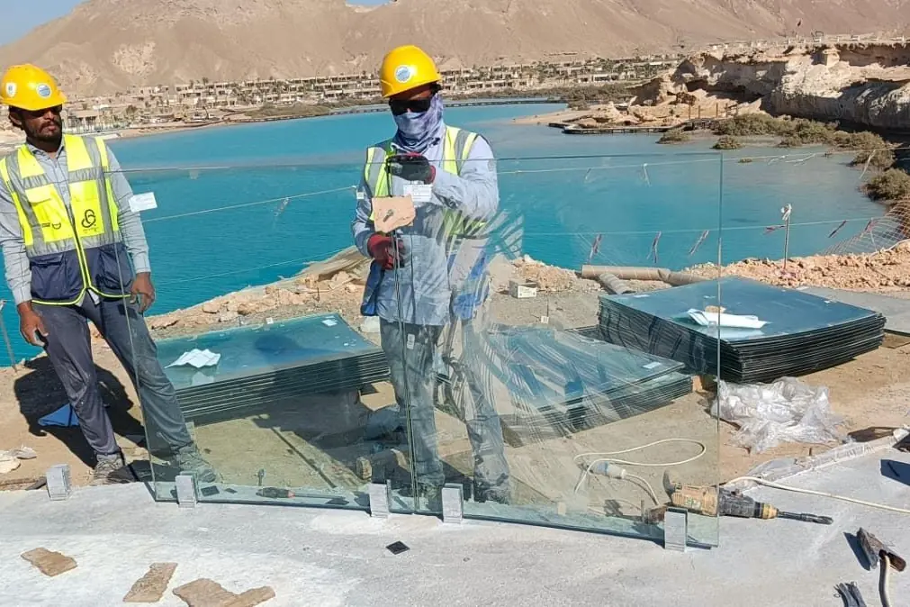 Poolside Balustrades — Glass Works (2 of 3)
