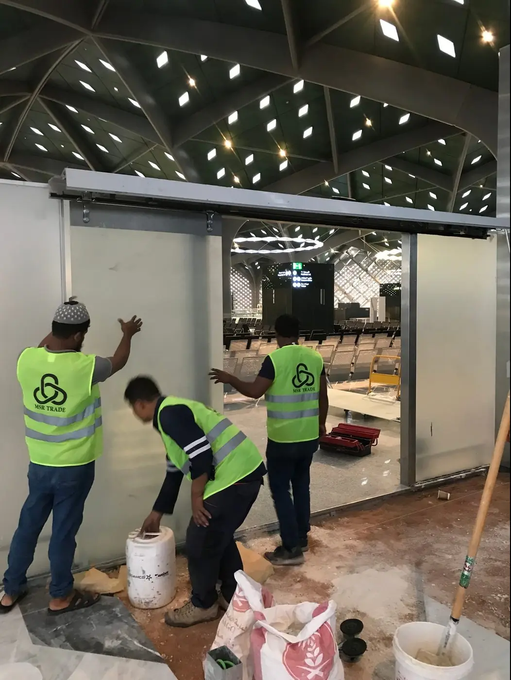 Concourse Screens & Partitions — Glass Works (5 of 8)