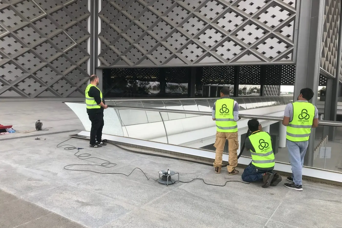 Concourse Screens & Partitions — Glass Works (7 of 8)